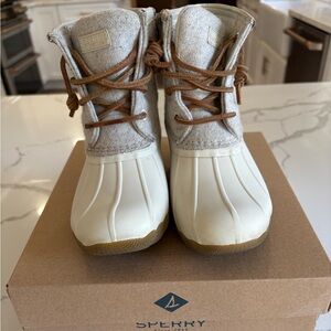 Sperry Kids Saltwater Boots - Off white and Tan